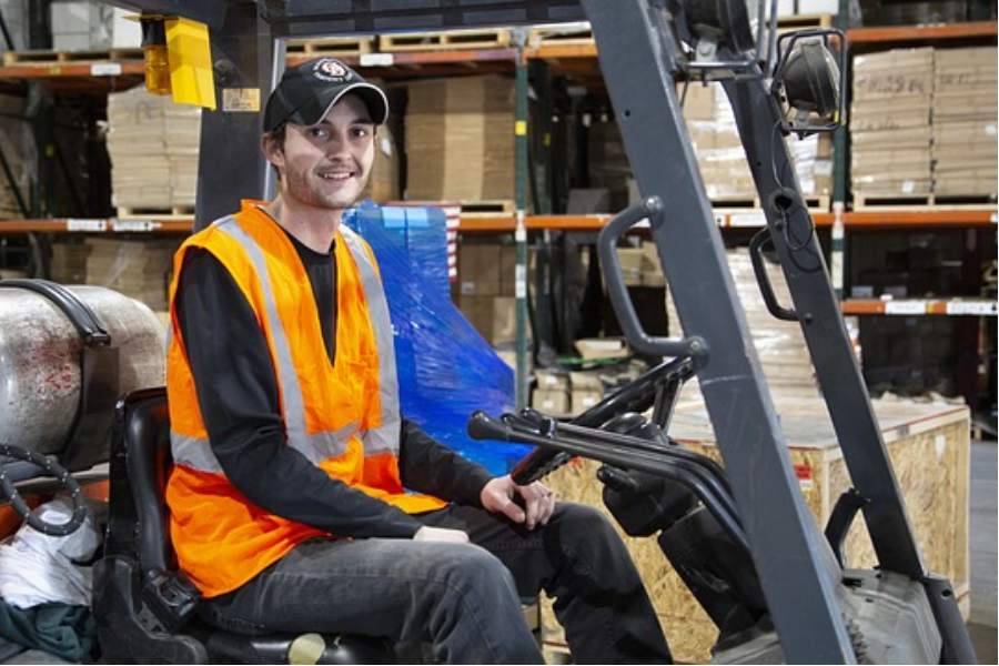 [Limited job offer] N5 and above are welcome [Forklift driving business] High hourly wage from 1,500 yen