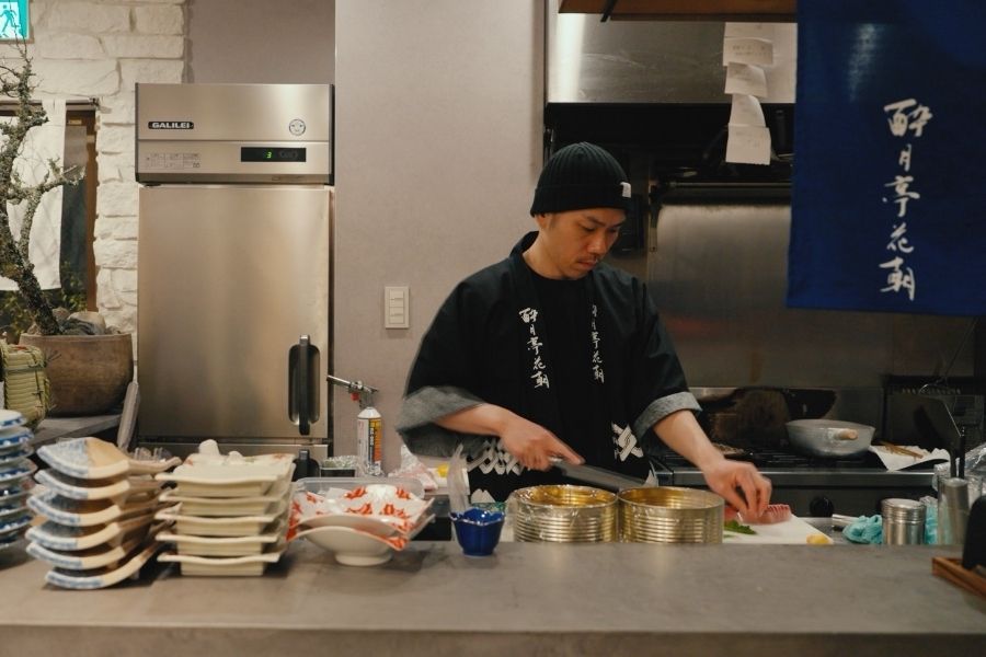 [欢迎许多外国人入学/没有经验] 一家干净的日本居酒屋的厨房工作人员