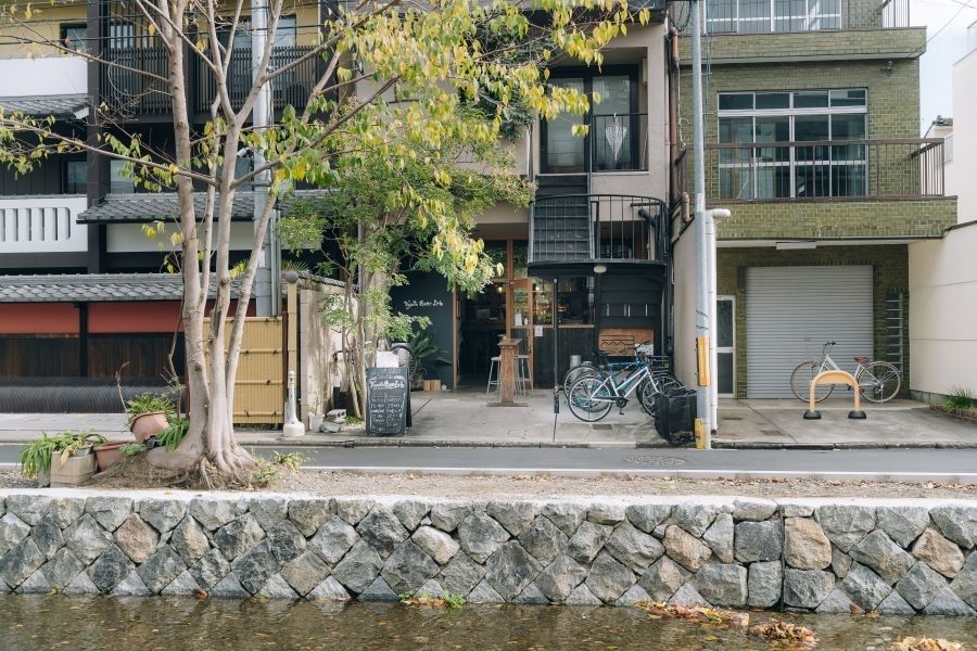 세계 각국의 관광객이 모이는 가게 [외국인 활약] 교토 브루펍/ 다국적 팀에서 일하기