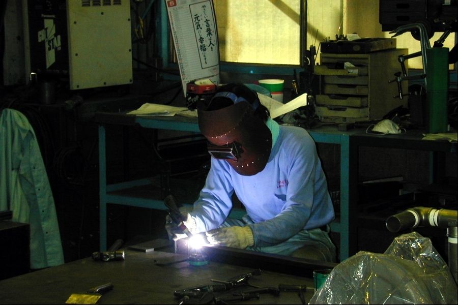 Those who like manufacturing are welcome [metal processing/manufacturing support staff] inexperienced OK/no qualifications required