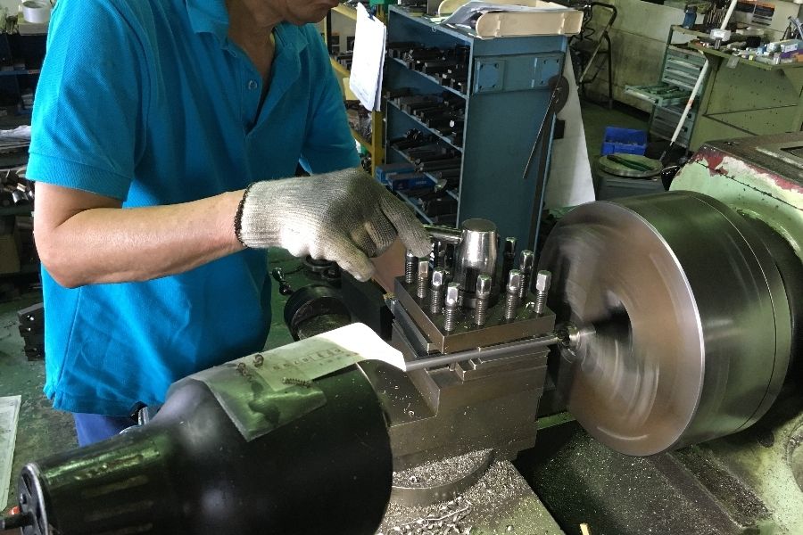 Those who like manufacturing are welcome [metal processing/manufacturing support staff] inexperienced OK/no qualifications required