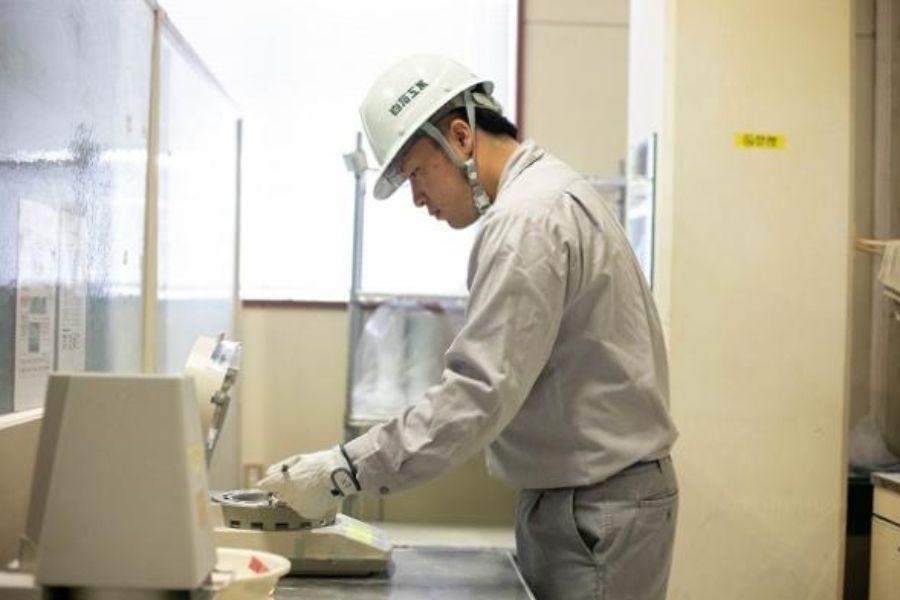 [Limited job offer] N3 and above welcome [Male] [Powder Processing Operator] High hourly wage 1,400 yen ~