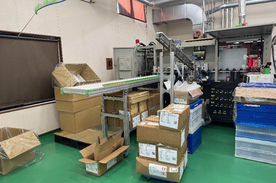 N2 obrigatório [visto de engenheiro de país bem-vindo] operador de máquina de produção de garrafas plásticas
