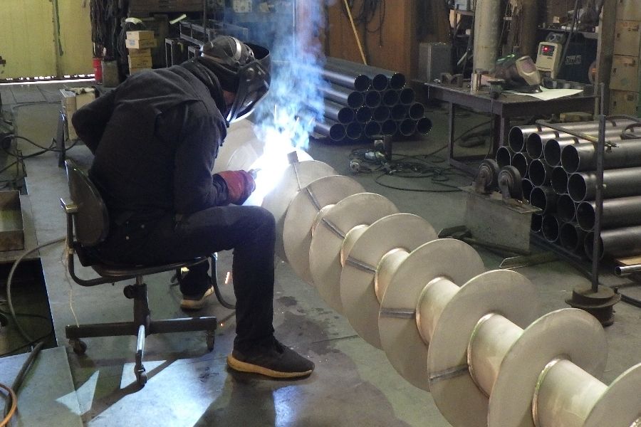 Inexperienced welcome [parts manufacturing staff] Closed on Saturdays, Sundays, and holidays/cozy workplace