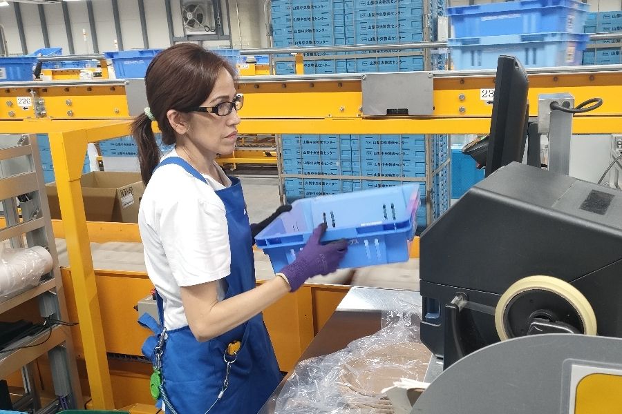 Monthly income of 200,000 yen or more is possible [foreign human resources active] full time/light work staff in warehouses