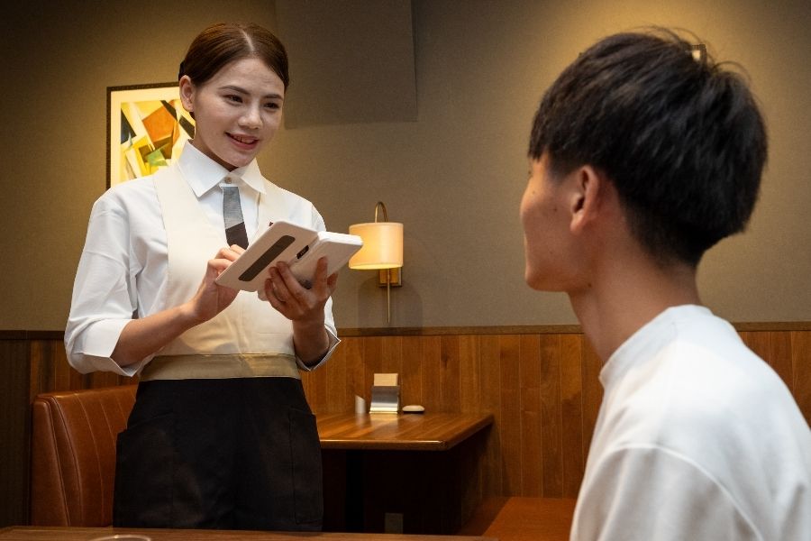 Utilize suas habilidades no idioma japonês para trabalhar! Grande salão de restaurantes corporativos (Otowa), onde você também pode aprender sobre hospitalidade