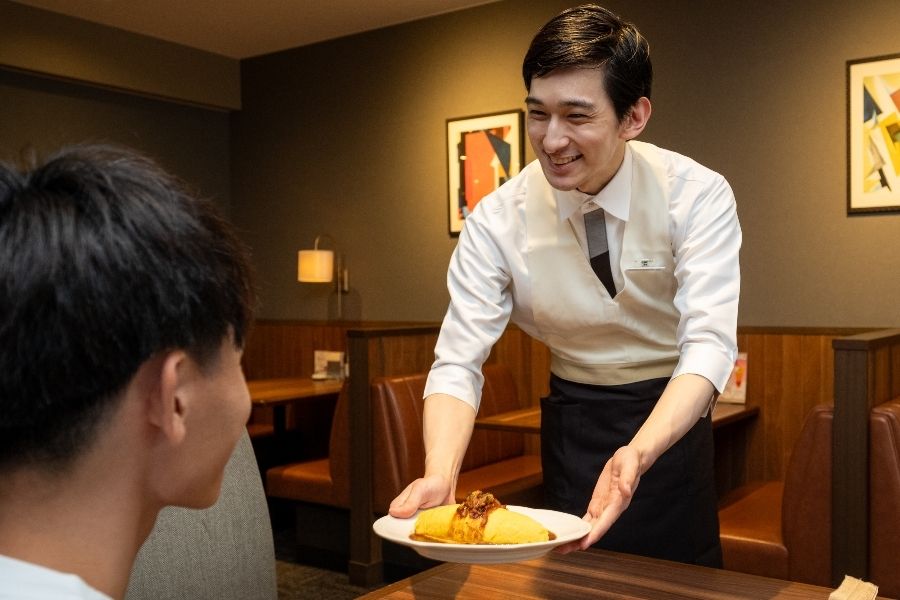 Estamos procurando pessoas que saibam falar japonês! Alto salário por hora de 1.400 ienes ☆ Restaurant Hall (Ginza)
