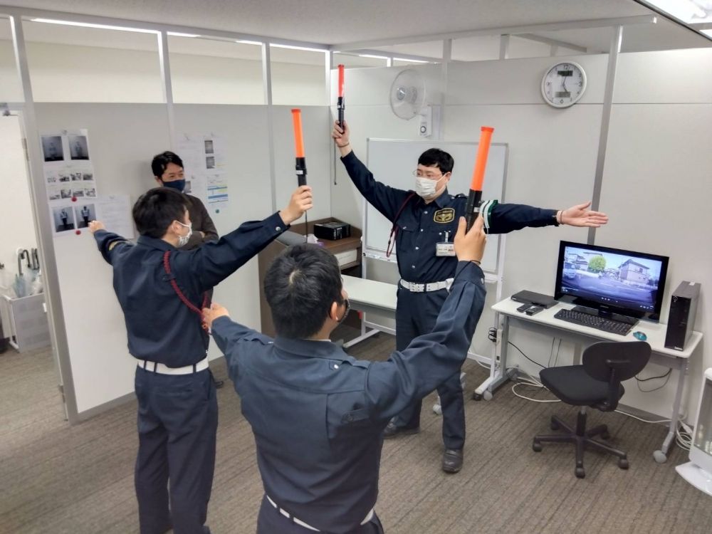 Segurança no trânsito/empregos protegendo a segurança da cidade/1 dia por semana ~ OK/Por que você não trabalha com colegas multinacionais/Yokohama