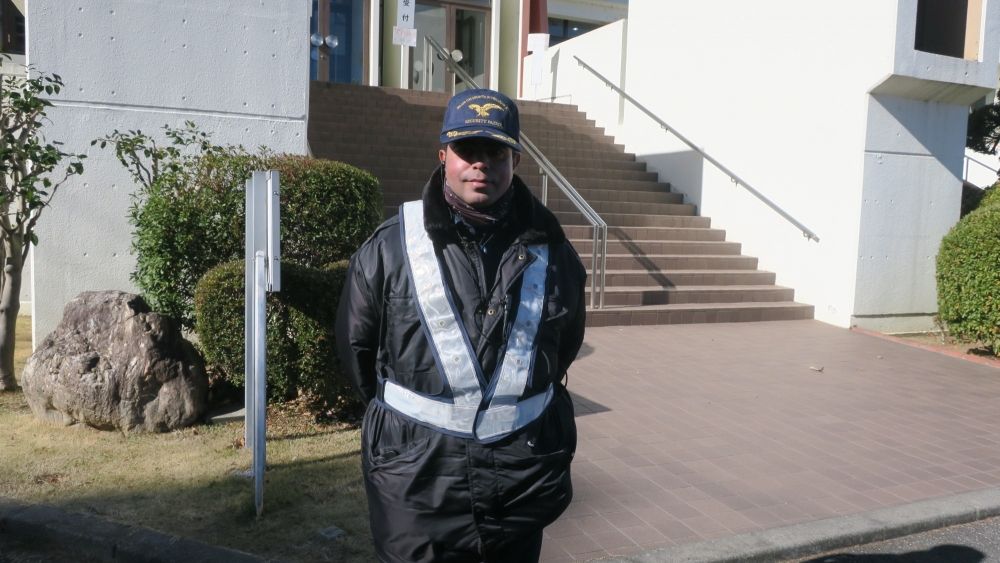 Equipe de segurança de trânsito/empregos que protegem a segurança da cidade/trabalham 4 dias por semana/OK, por que você não trabalha com colegas multinacionais