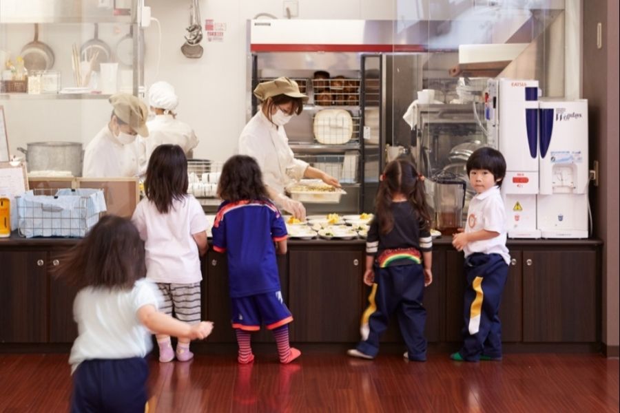 [Tokyo/ Kanagawa] Nhân viên trợ lý nấu ăn tại các trường mẫu giáo được ủy quyền | Chào mừng thiếu kinh nghiệm/4 giờ một ngày ~ OK