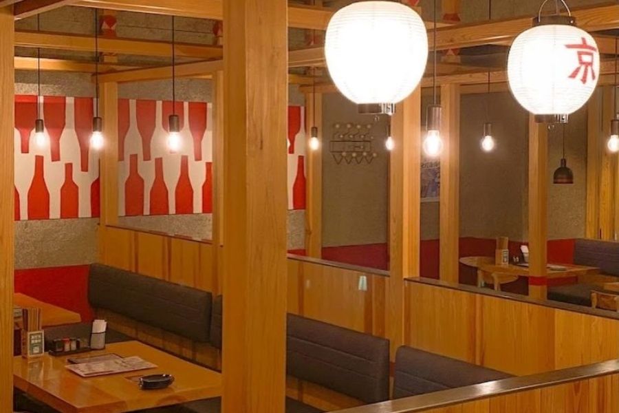 International Students Welcomed/Yakitori Izakaya Hall Staff at Tenmabashi Station, Osaka/OK from the evening/Makanai available