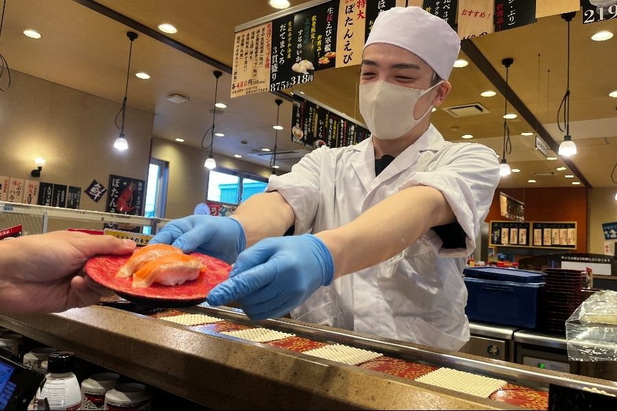 Trabalho de liderança em um popular destino turístico de sushi em esteira rolante (pagamento total de 250.000 ienes ~)