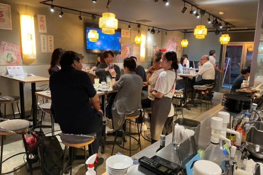Equipe da cozinha [ao lado da estação de Osaka/Umeda] Popular bar chinês/Estrangeiros bem-vindos/Piercings na cor do cabelo OK