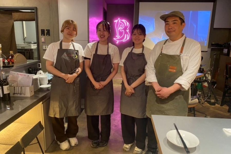 Equipe da cozinha [ao lado da estação de Osaka/Umeda] Popular bar chinês/Estrangeiros bem-vindos/Piercings na cor do cabelo OK