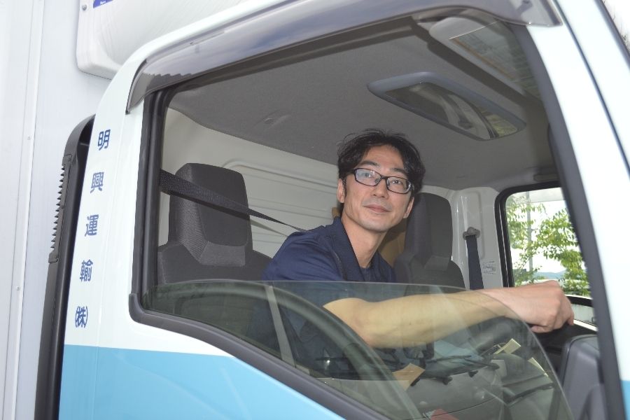 É necessária uma licença de médio porte [Kyoto/funcionário em tempo integral] inexperiente em OK/entrega na rota de alimentação/salário mensal de 280.000 ienes ~+ bônus 2 vezes