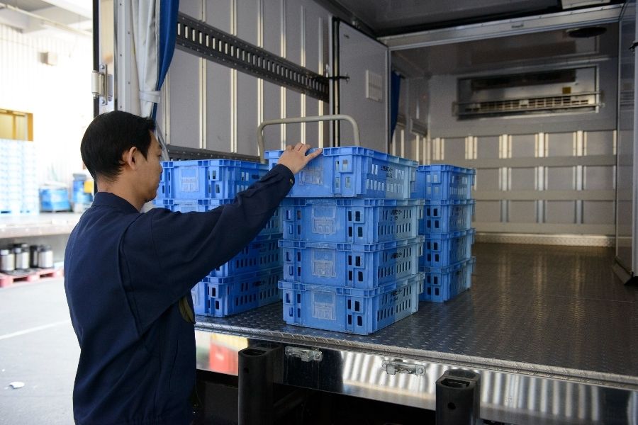 É necessária uma licença de médio porte [Kyoto/funcionário em tempo integral] inexperiente em OK/entrega na rota de alimentação/salário mensal de 280.000 ienes ~+ bônus 2 vezes