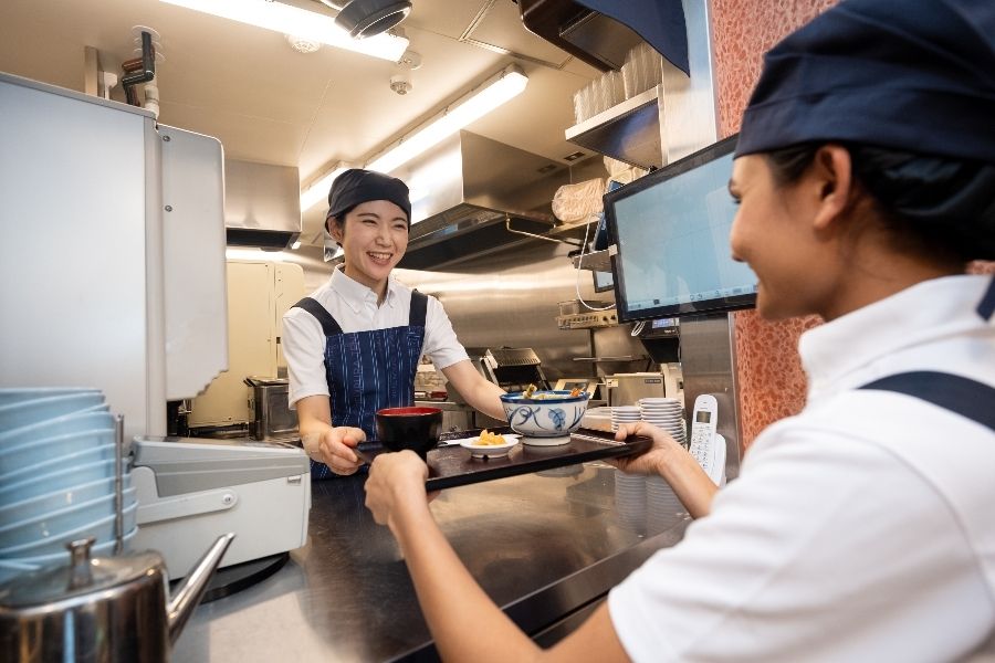 Alto salário por hora ☆ Há muitos funcionários que falam japonês! Você pode começar com confiança