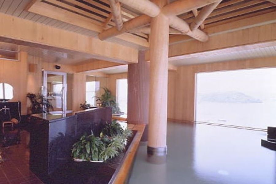 Iniciantes japoneses recebem [Shizuoka/Hamamatsu] Equipe de limpeza em um hotel espetacular com vista para o Lago Hamana
