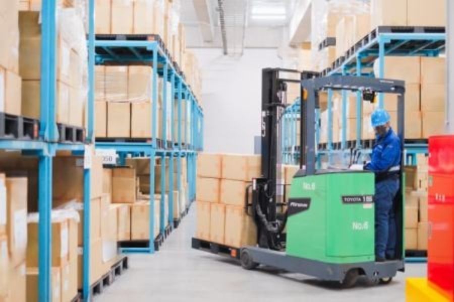 Equipe de empilhadeira (trabalho em armazém) funcionário em tempo integral/125 dias/licença anual/salário mensal 250.000 ienes ~