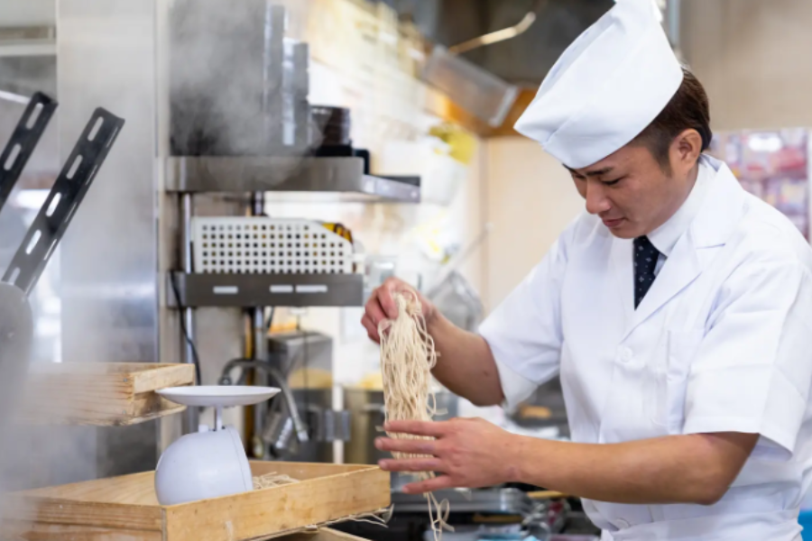 First OK/Japanese Family Restaurant Hall/Equipe de cozinha Nanbu Ieshiki Iizume