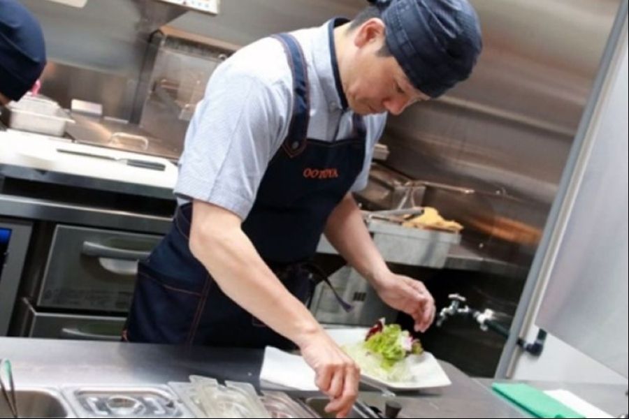 Você pode tentar se tornar um funcionário em tempo integral, mesmo sendo inexperiente [área de Okinawa] Candidato ao popular restaurante de teishoku “Ootoya” no Japão