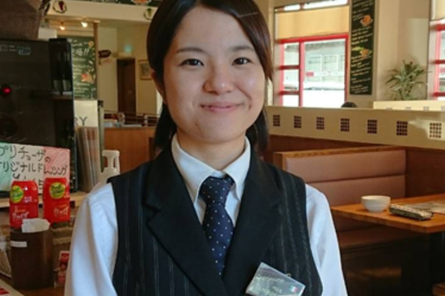Candidato inexperiente a gerente de loja OK [área de Okinawa] ao popular restaurante italiano autêntico “Capricciosa”
