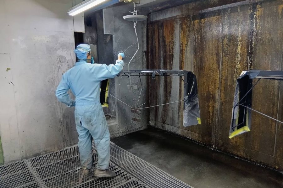 Trabalho fácil de lembrar [equipe de pintura de peças de resina automotiva] inexperiente (OK/salário por hora): 1300 ienes ~