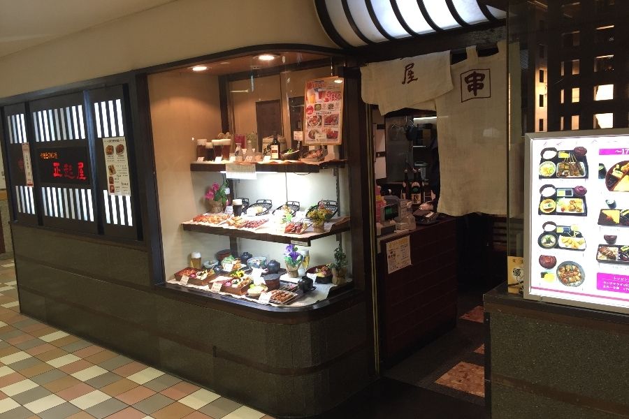 Muitos recursos humanos estrangeiros estão ativos [funcionários em tempo integral] Equipe de alimentos e bebidas em um izakaya de longa data, próximo à Estação Hankyu Umeda