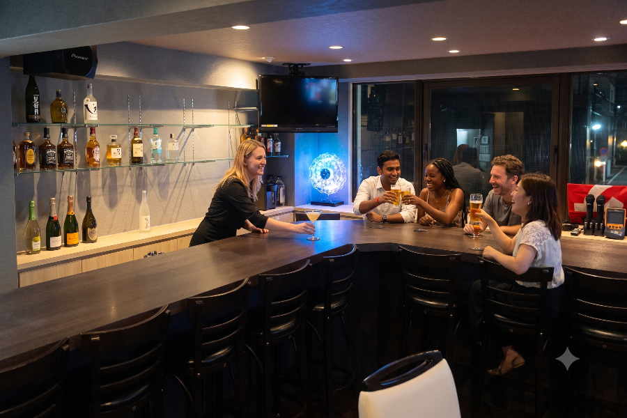 [Alto salário por hora! /Inexperiente OK! /Estudantes internacionais OK] Vamos trabalhar em um bar para meninas!