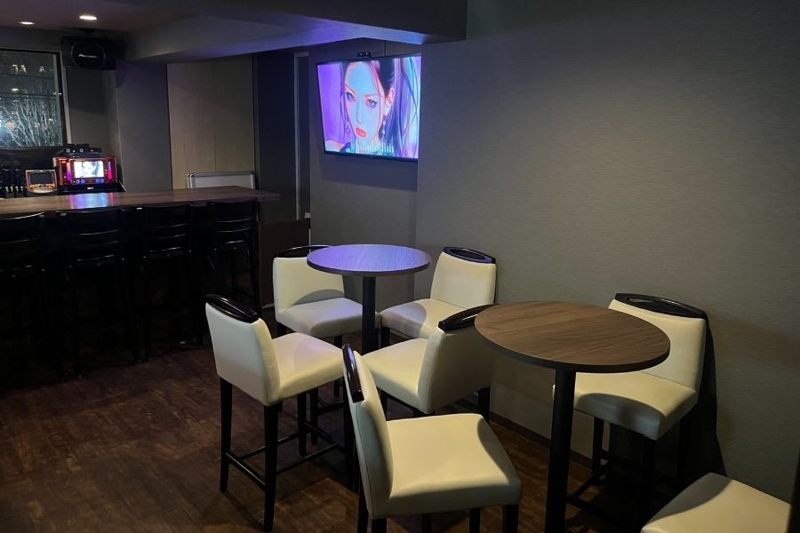 [Alto salário por hora! /Inexperiente OK! /Estudantes internacionais OK] Vamos trabalhar em um bar para meninas!