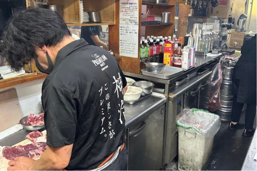 Inexperiente OK [equipe do restaurante/cozinha de Yakiniku] Makanai, dormitório disponível/2 minutos da estação
