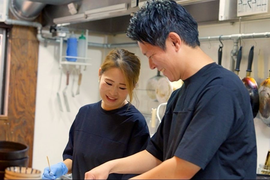 Procurando funcionários em tempo integral, por que você não experimenta o “gerenciamento de lojas” em uma popular loja de gyoza na cidade de Takatsuki?