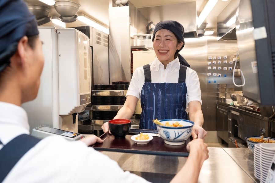 Falando do Japão, “Tendon”! Utilize suas habilidades linguísticas para trabalhar na área turística de Asakusa ☆ É uma grande empresa, então não se preocupe