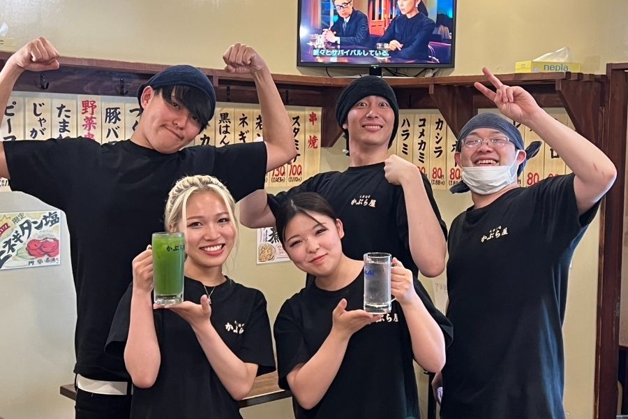 Recursos humanos estrangeiros ativos [Tóquio/Gotanda/trabalho de meio período] Equipe de alimentos e bebidas no popular izakaya “Kaburaya”