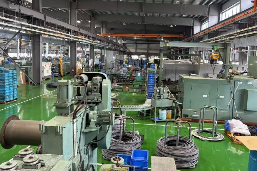 Chào mừng từ bên ngoài tỉnh [người vận hành máy rèn trục vít] thiếu kinh nghiệm OK/hầu như không quá giờ/nghỉ cuối tuần