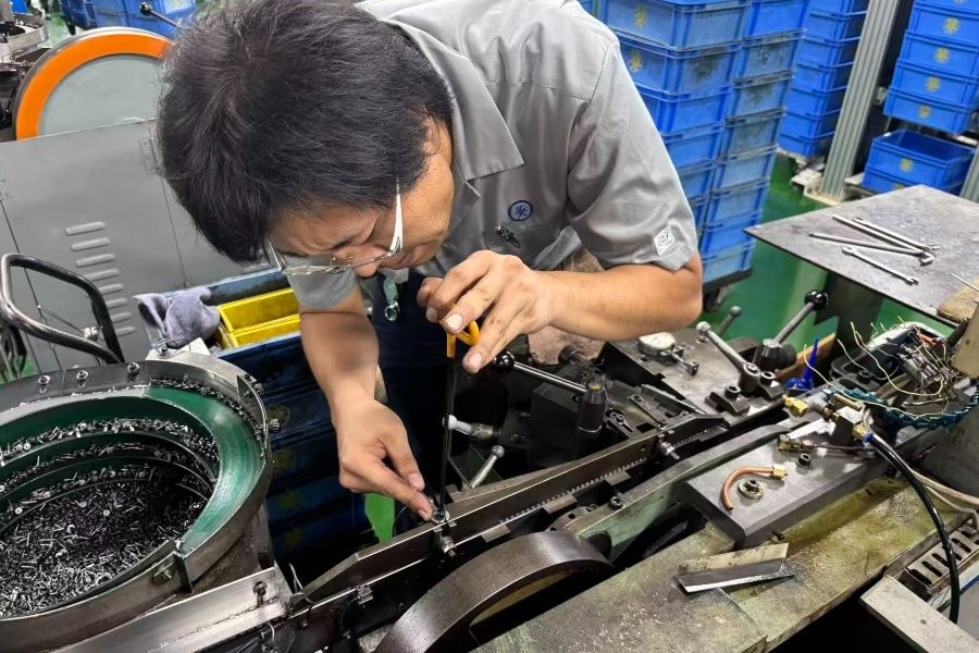 Cuối tuần và ngày lễ [người vận hành máy cán vít] chi phí di dời được trợ giá/hầu như không làm thêm giờ @Yamanashi