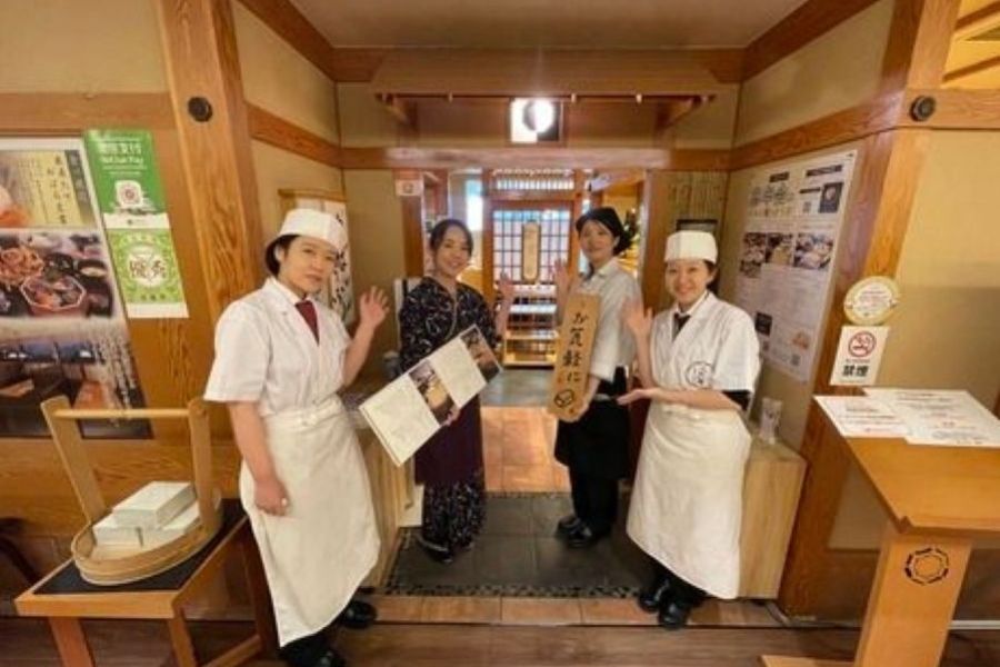 Funcionário contratado [Estação de Osaka] Funcionários de restaurantes japoneses que se preocupam com saquê e alimentação/3392-3-h