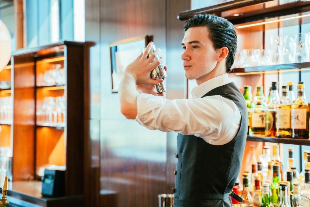 VISA support is available! Front desk restaurant job ☆ no experience OK/high income of 260,000 yen or more