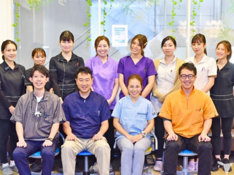 VISA support available · near the station [dental assistant staff] can work for a long time with 2 bonuses/inexperienced OK