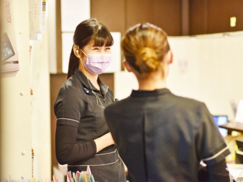 VISA support available · near the station [dental assistant staff] can work for a long time with 2 bonuses/inexperienced OK