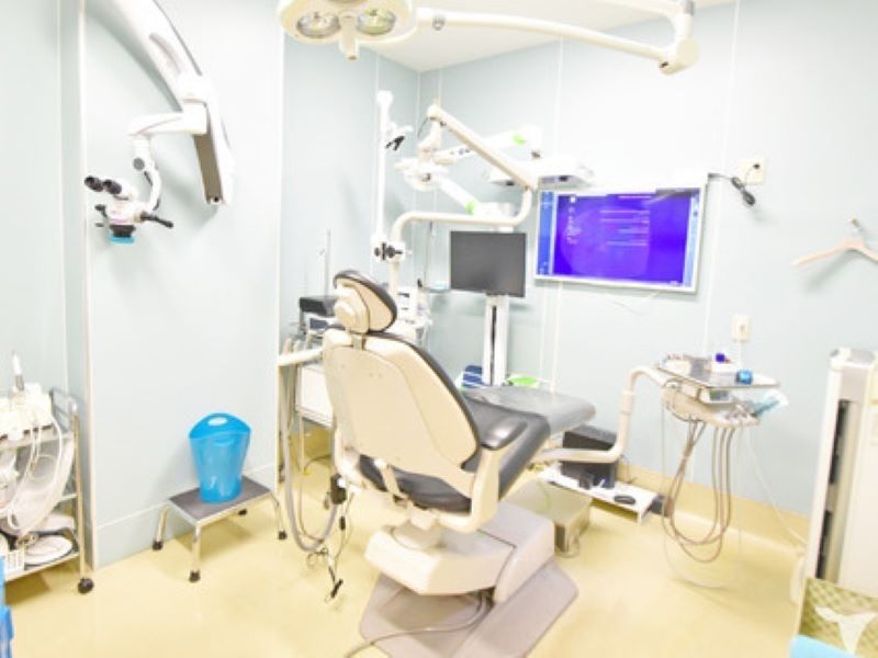 VISA support available · near the station [dental assistant staff] can work for a long time with 2 bonuses/inexperienced OK