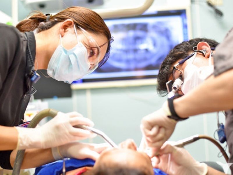VISA support available · near the station [dental assistant staff] can work for a long time with 2 bonuses/inexperienced OK