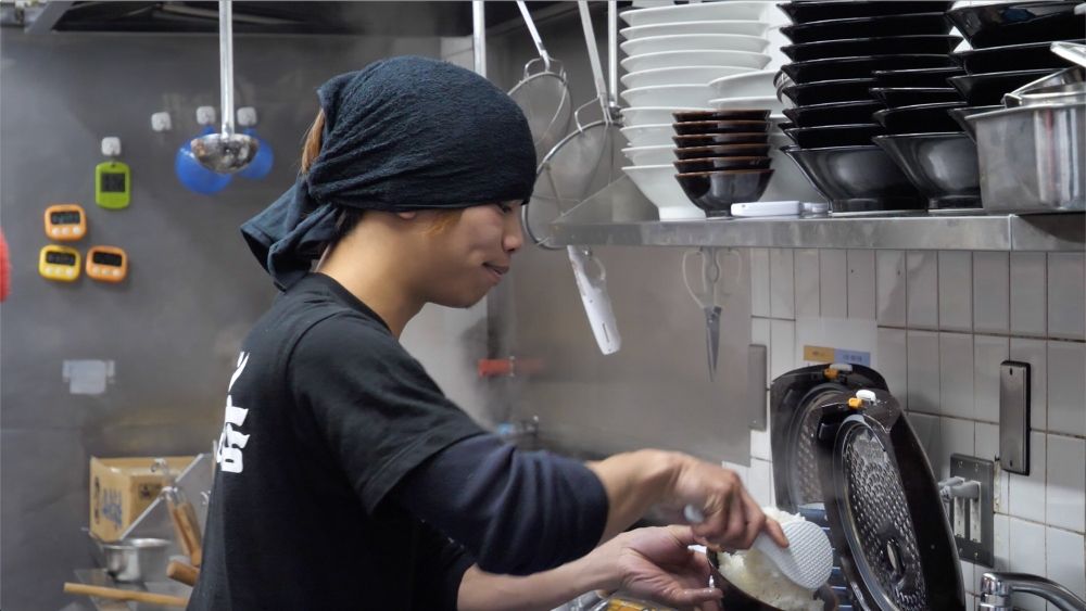 \ Có thành tích thuê người nước ngoài/cửa hàng ramen NHÂN VIÊN “Machida Shoten Hatsudai Store”