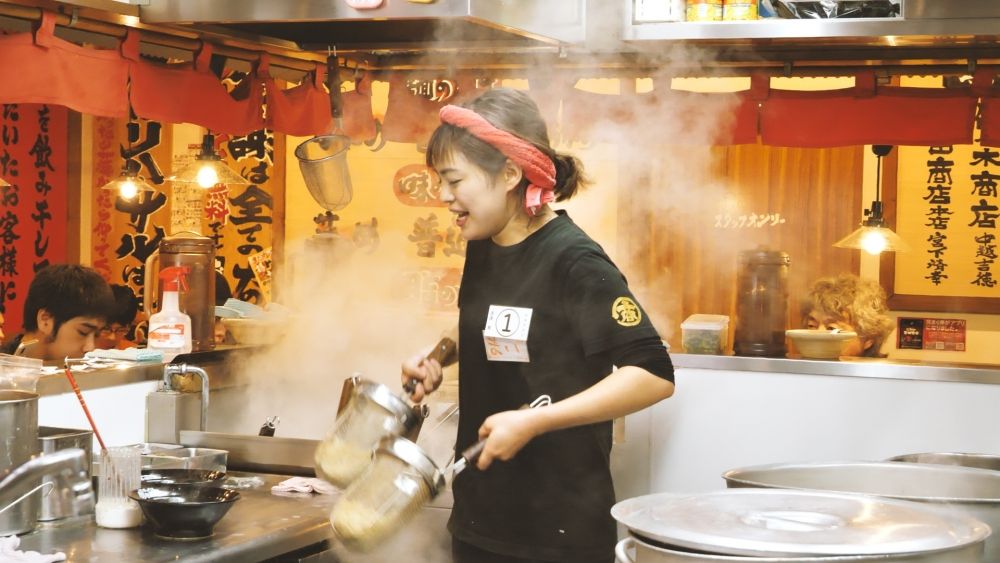 \ Tem um histórico de contratação de estrangeiros/funcionários da loja de ramen “Butayama Kamata Store”