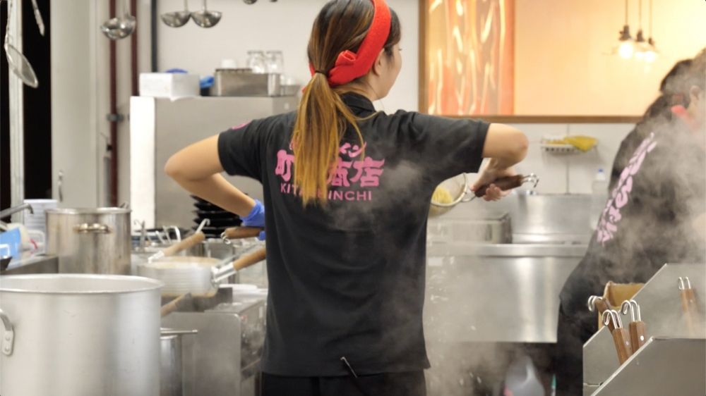 ＼Tem um histórico de contratação de funcionários estrangeiros/restaurante Ramen <<Shitenno Dotonbori branch>>