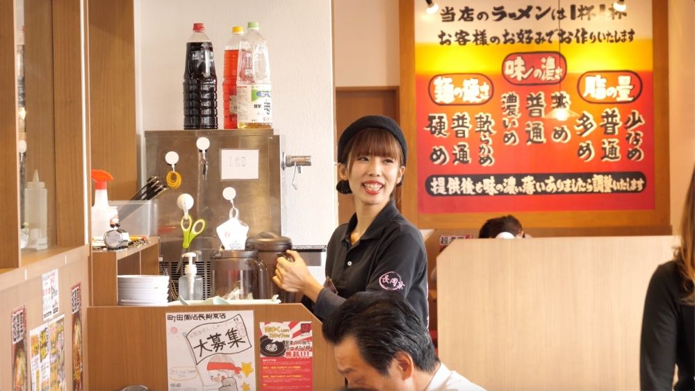 \ Tem um histórico de contratação de estrangeiros/funcionários da loja de ramen “Machida Shoten Takanawa Gateway Store”