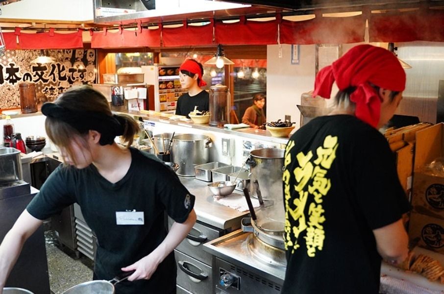 \ 有雇用外国人/拉面店员工 “练马商店” 的记录