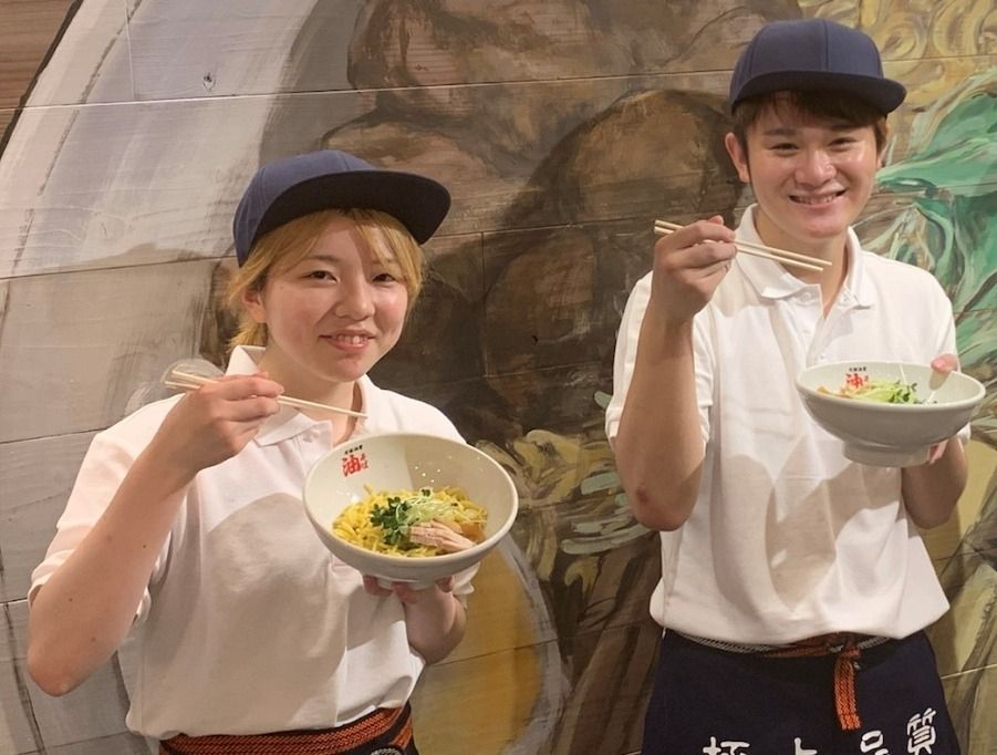 \ 有雇用外国人/拉面店员工的记录 “元祖油户赤坂店”