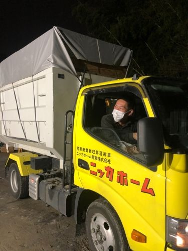 リフォーム廃材 仕分けスタッフ