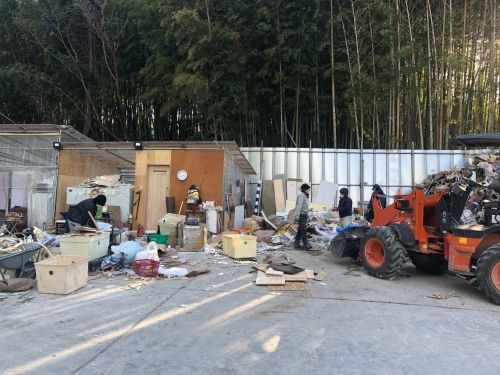 リフォーム廃材 仕分けスタッフ